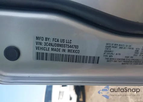 2025 Jeep Compass Latitude 4X4 z USA, uszkodzony, nr VIN 3C4NJDBN5ST544793